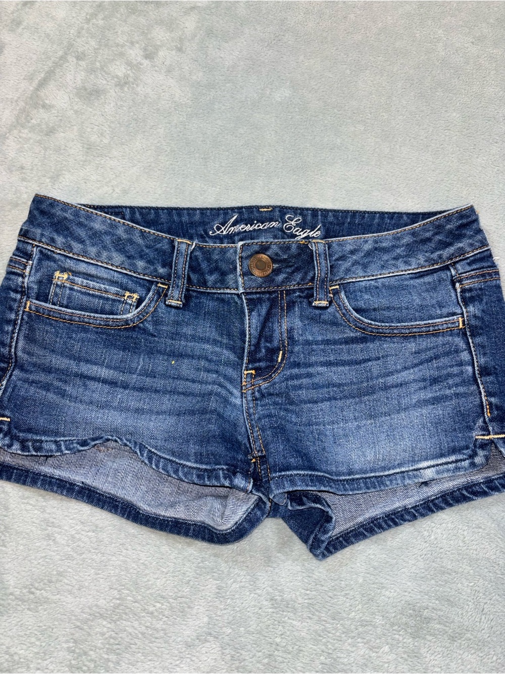 American Eagle Stretch Shortie Denim Shorts Medium Wash Low Rise Size 2 Vintage